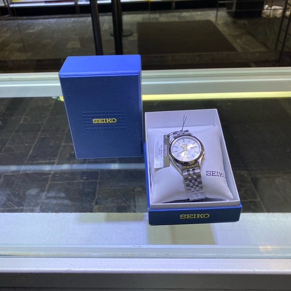 Watch - Picture 4 of 4